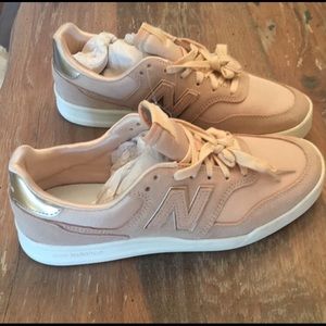 NWT New Balance Women’s 300 Sandstone & White- 8.5